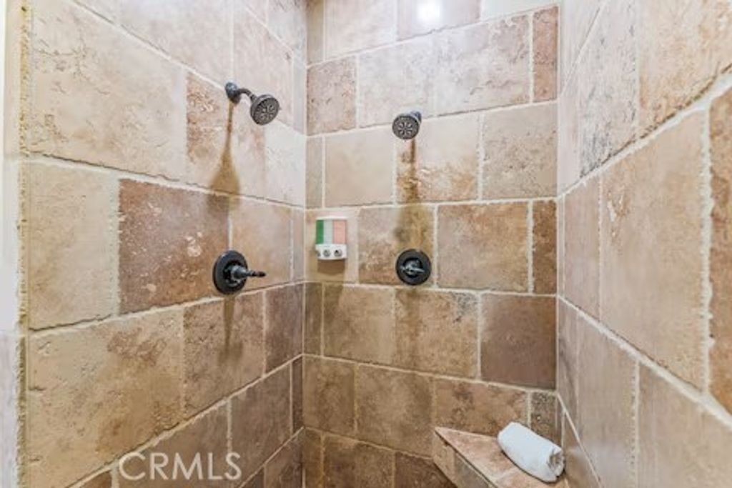 listing image 130727945469766372626