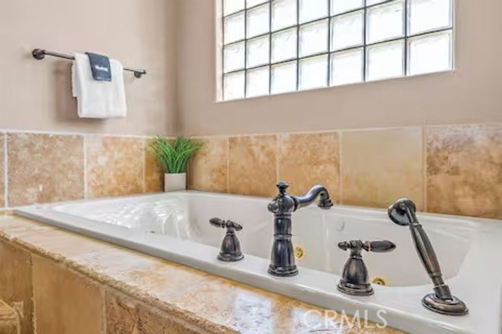 listing image 130722059676960280599