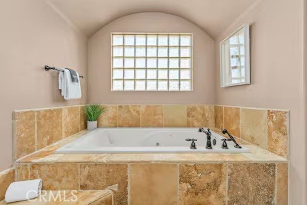 listing image 130729785247454242934