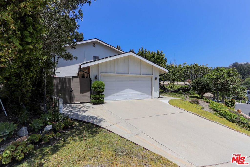 12145 La Casa Lane
