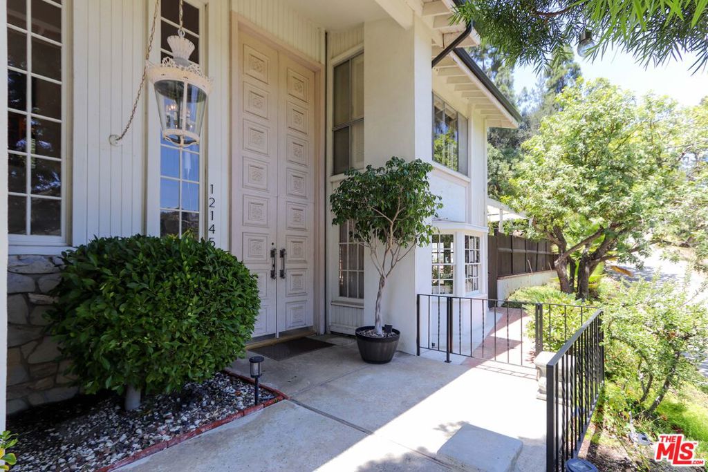 12145 La Casa Lane