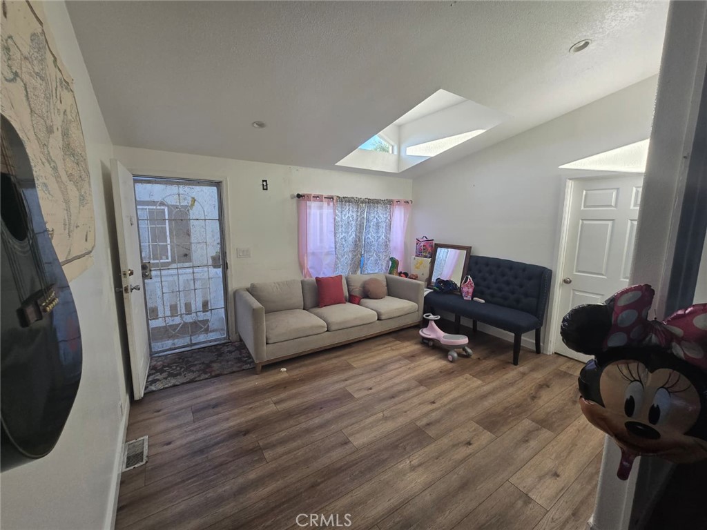 2191 Harbor Boulevard 27