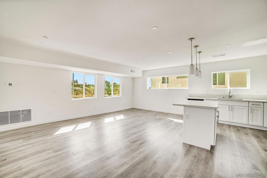 2720 Reo Dr