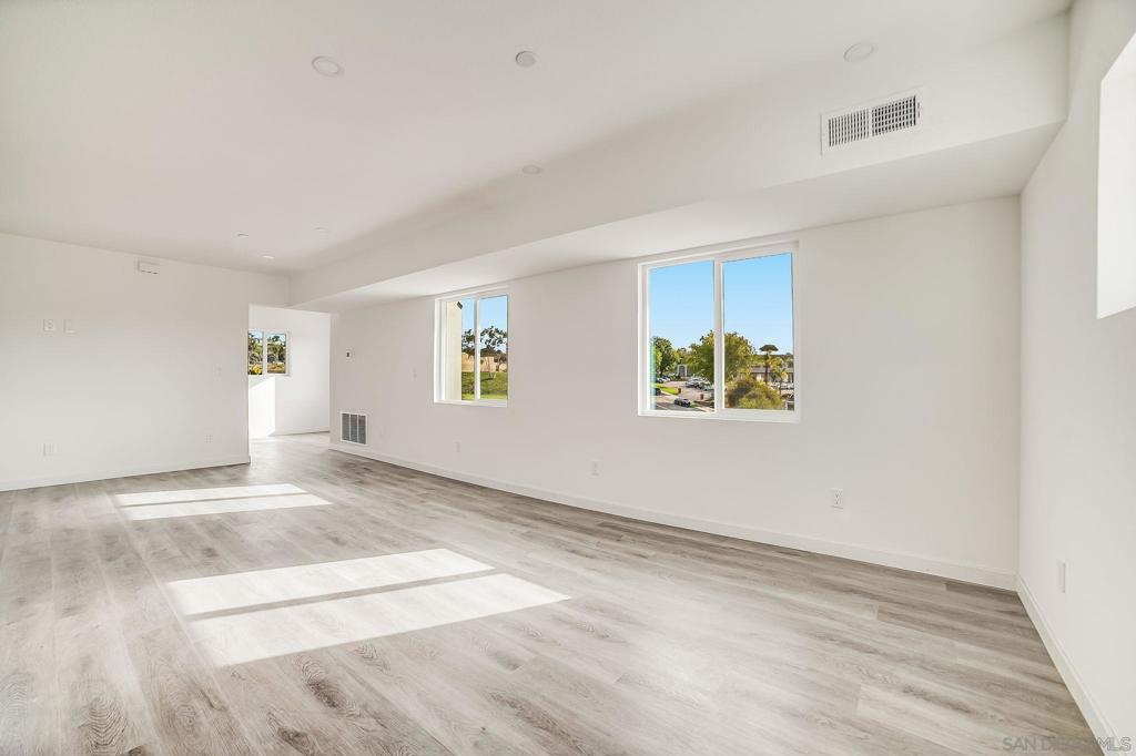 2720 Reo Dr