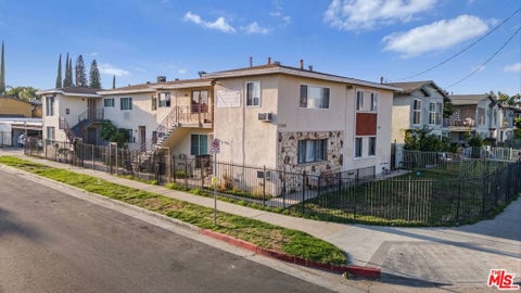 Photo of 7305 Variel Avenue, Canoga Park, CA 91303 (MLS # 26995611)