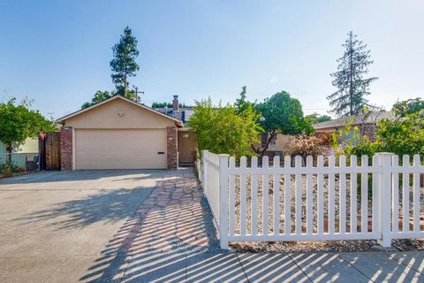 Photo of 2872 Manda Drive, San Jose, CA 95124 (MLS # ML82033906)
