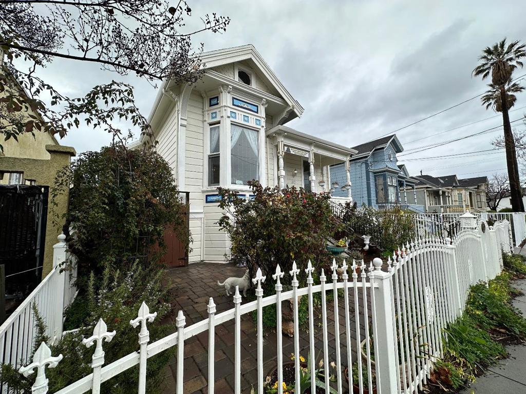 269 E Saint James Street