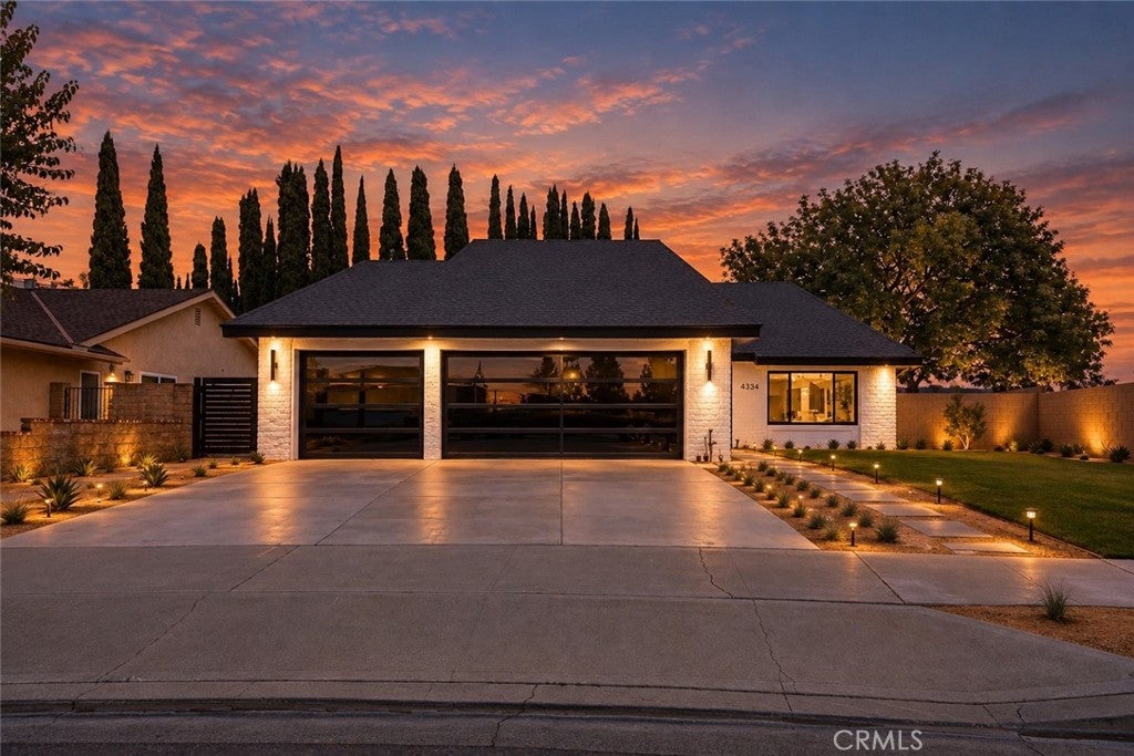 Photo of 4334 E Ruth Place Pl, Orange, CA 92869 (MLS # OC26214698)