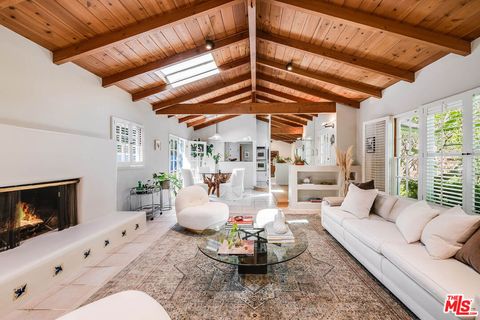 Photo of 7431 Del Zuro DR, Los Angeles, CA 90046 (MLS # 26839099)