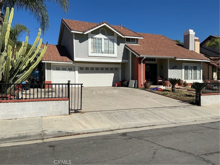 Great 3 bedrooms 2 and 1/2 bathrooms with a bonus room that can be used as a fourth bedroom. This great property needs TLC.  However, it is located on one of the best locations of Moreno Valley and it has a lot of potential.