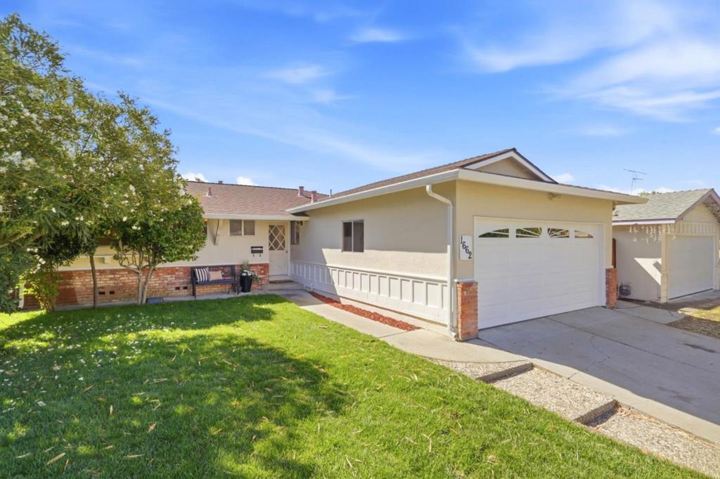 1662 Everglades Drive