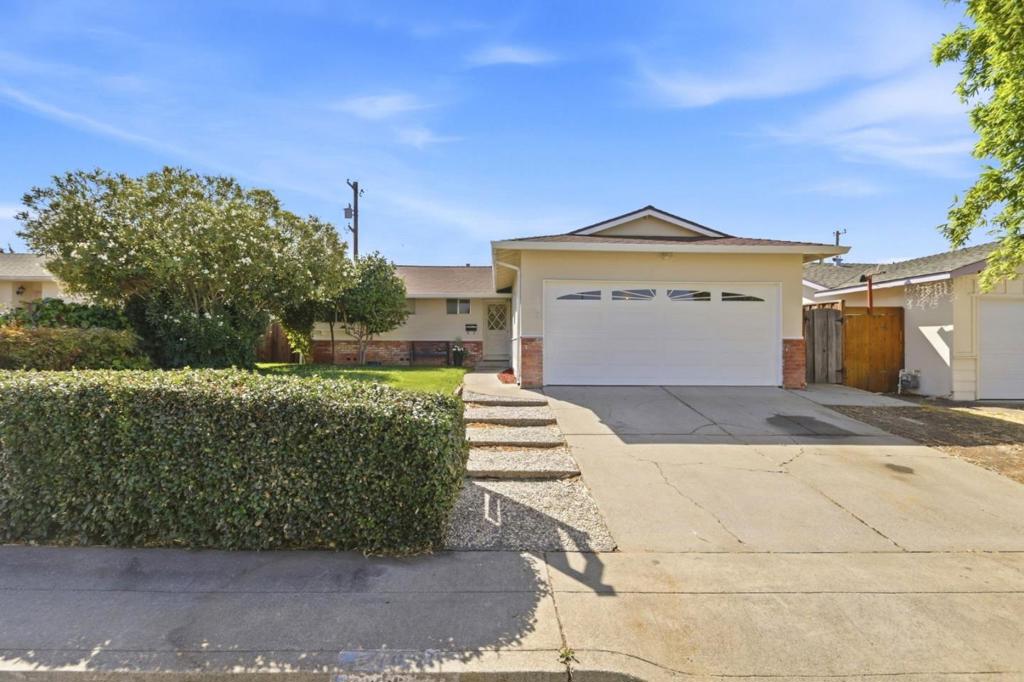 1662 Everglades Drive