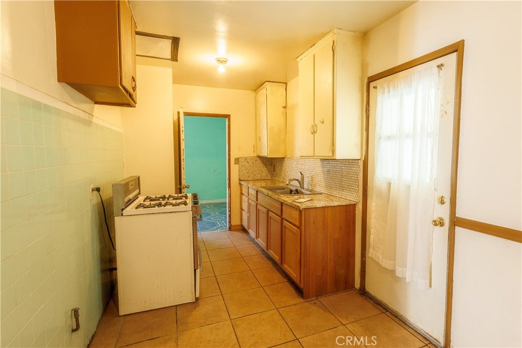 11465 Amboy Ave.