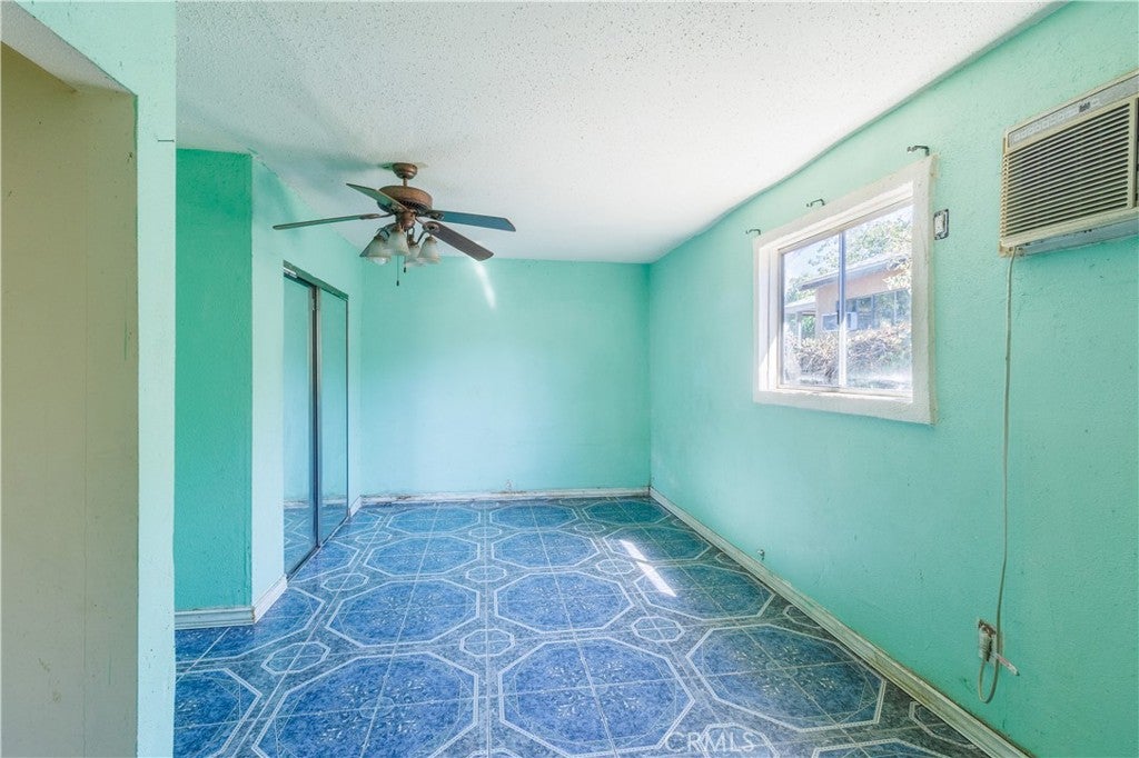 11465 Amboy Ave.