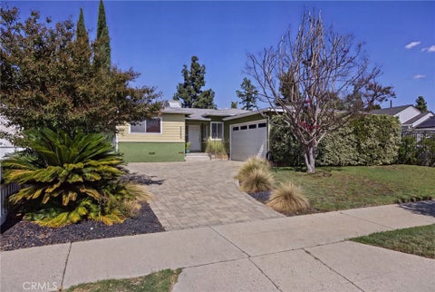 Photo of 16335 Tuba ST, Granada Hills, CA 91343 (MLS # SR26223300)