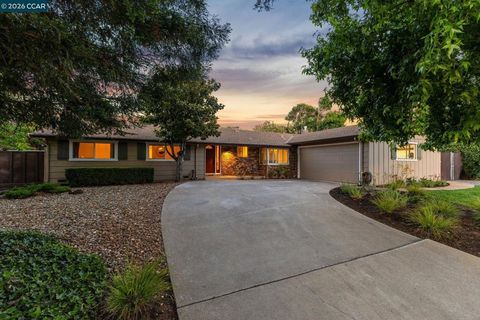 Photo of 978 Kenston Dr, Clayton, CA 94517 (MLS # 41135926)