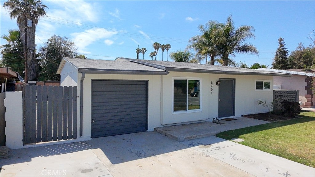 8401 Tampa