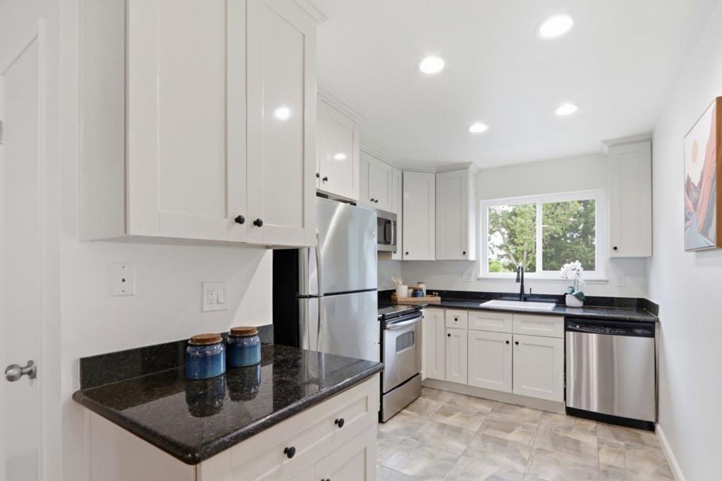 1547 Four Oaks Circle