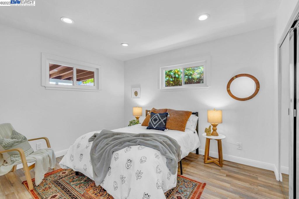 REDWOOD HEIGHTS - Residential