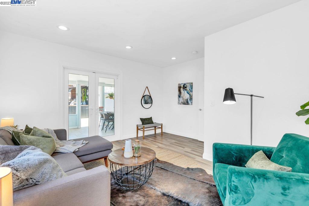 REDWOOD HEIGHTS - Residential