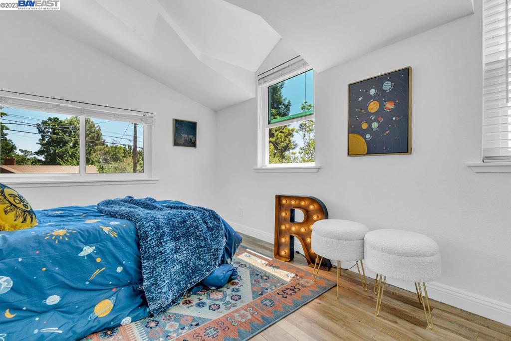 REDWOOD HEIGHTS - Residential