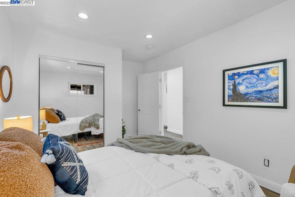 REDWOOD HEIGHTS - Residential