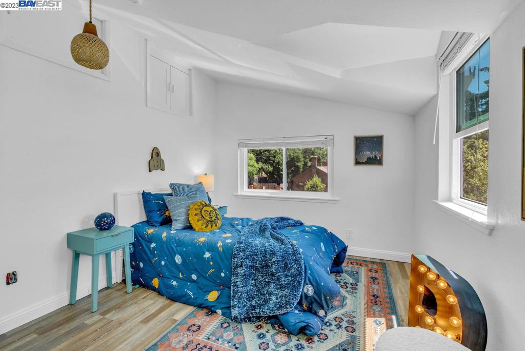 REDWOOD HEIGHTS - Residential