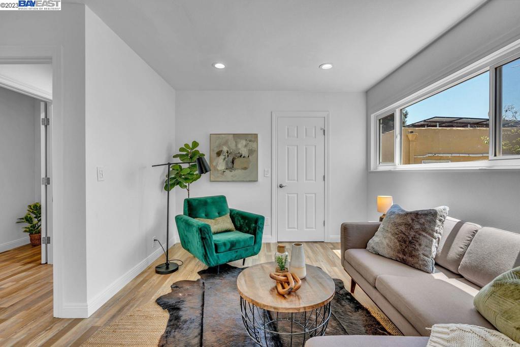 REDWOOD HEIGHTS - Residential