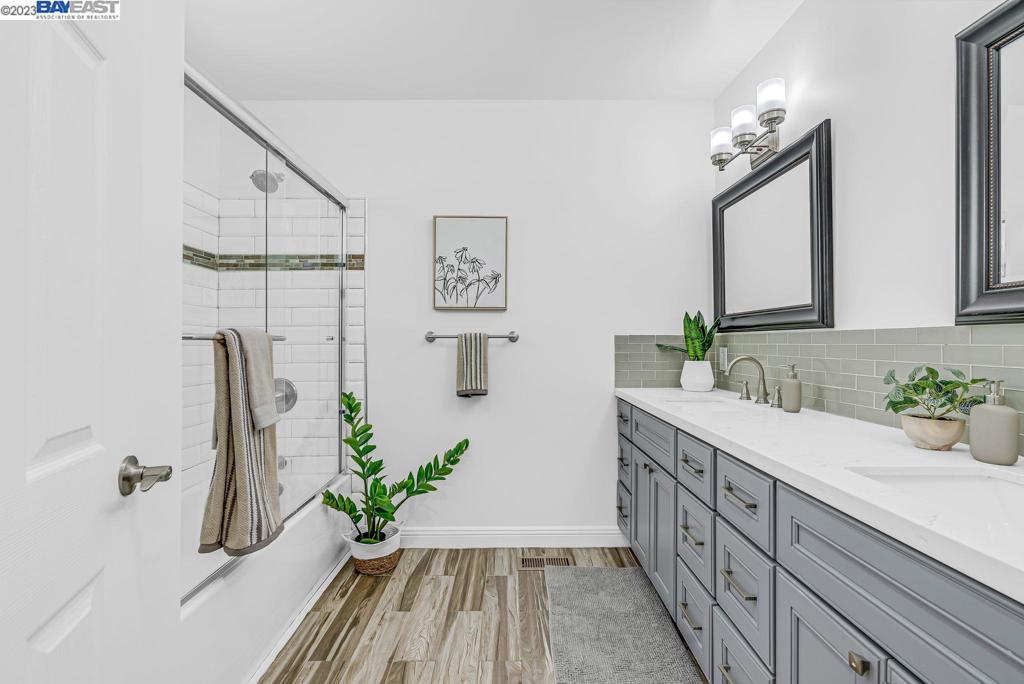 REDWOOD HEIGHTS - Residential