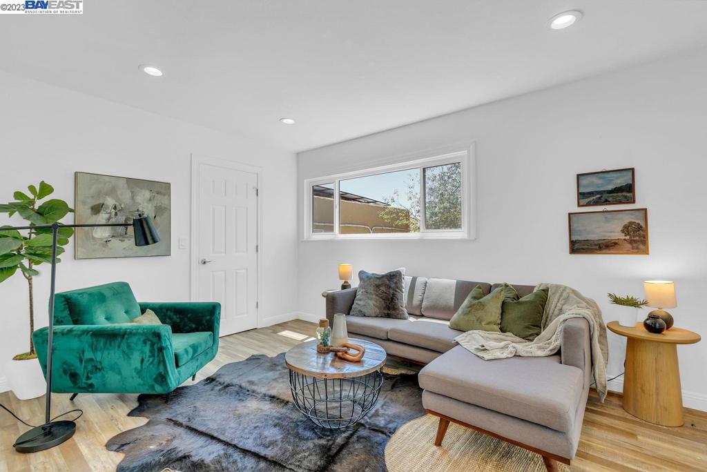 REDWOOD HEIGHTS - Residential