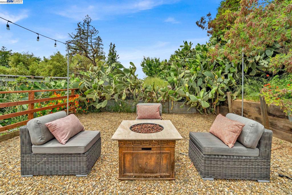 REDWOOD HEIGHTS - Residential