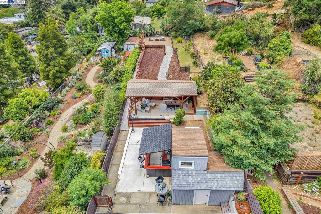 REDWOOD HEIGHTS - Residential