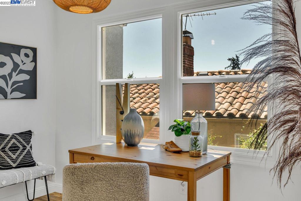 REDWOOD HEIGHTS - Residential