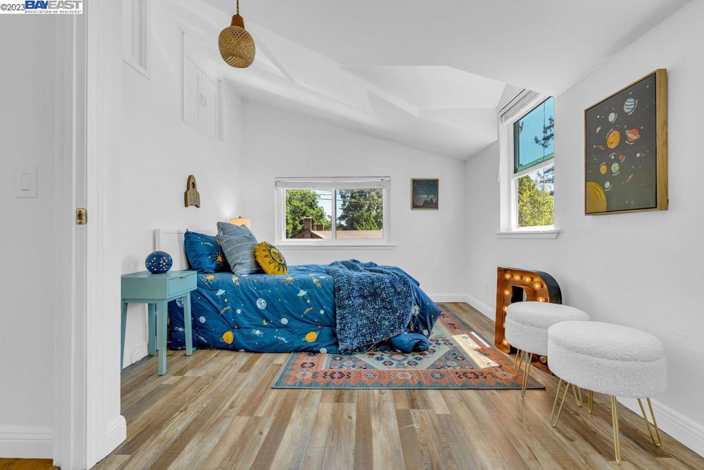 REDWOOD HEIGHTS - Residential