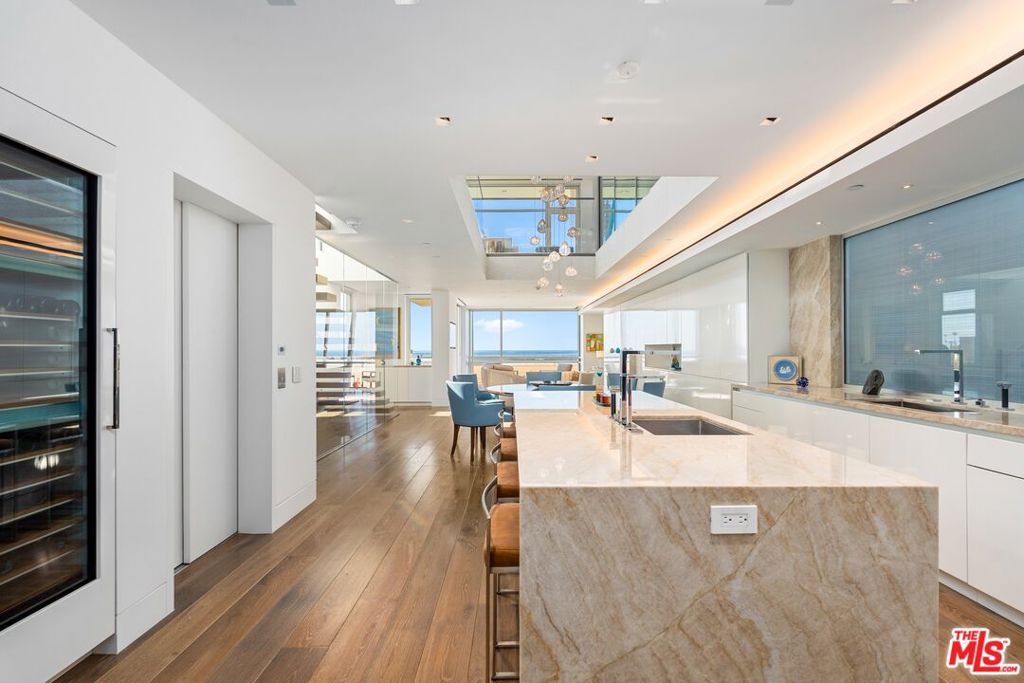 2505 Ocean Front Walk