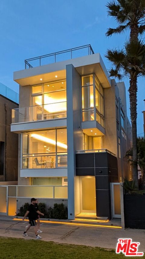 Photo of 2505 Ocean Front Walk, Venice, CA 90291 (MLS # 26672033)