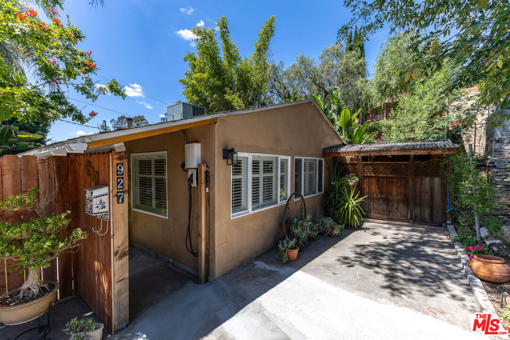 927 Pine Grove Avenue