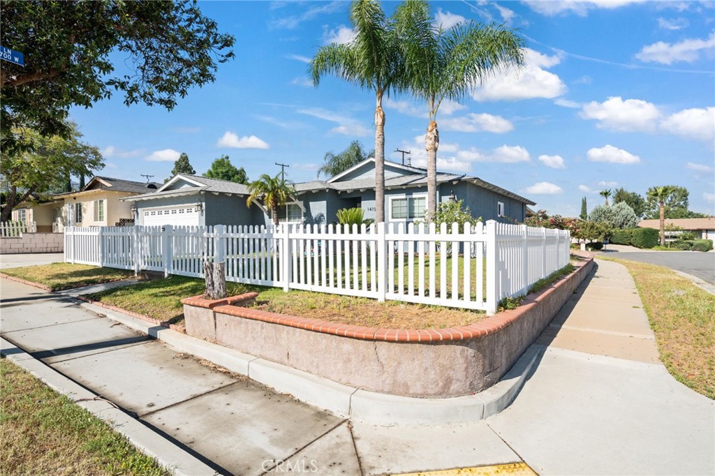 1410 Avenida Del