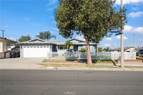 Photo of 1410 Avenida Del Vis, Corona, CA 92882 (MLS # PW26063213)