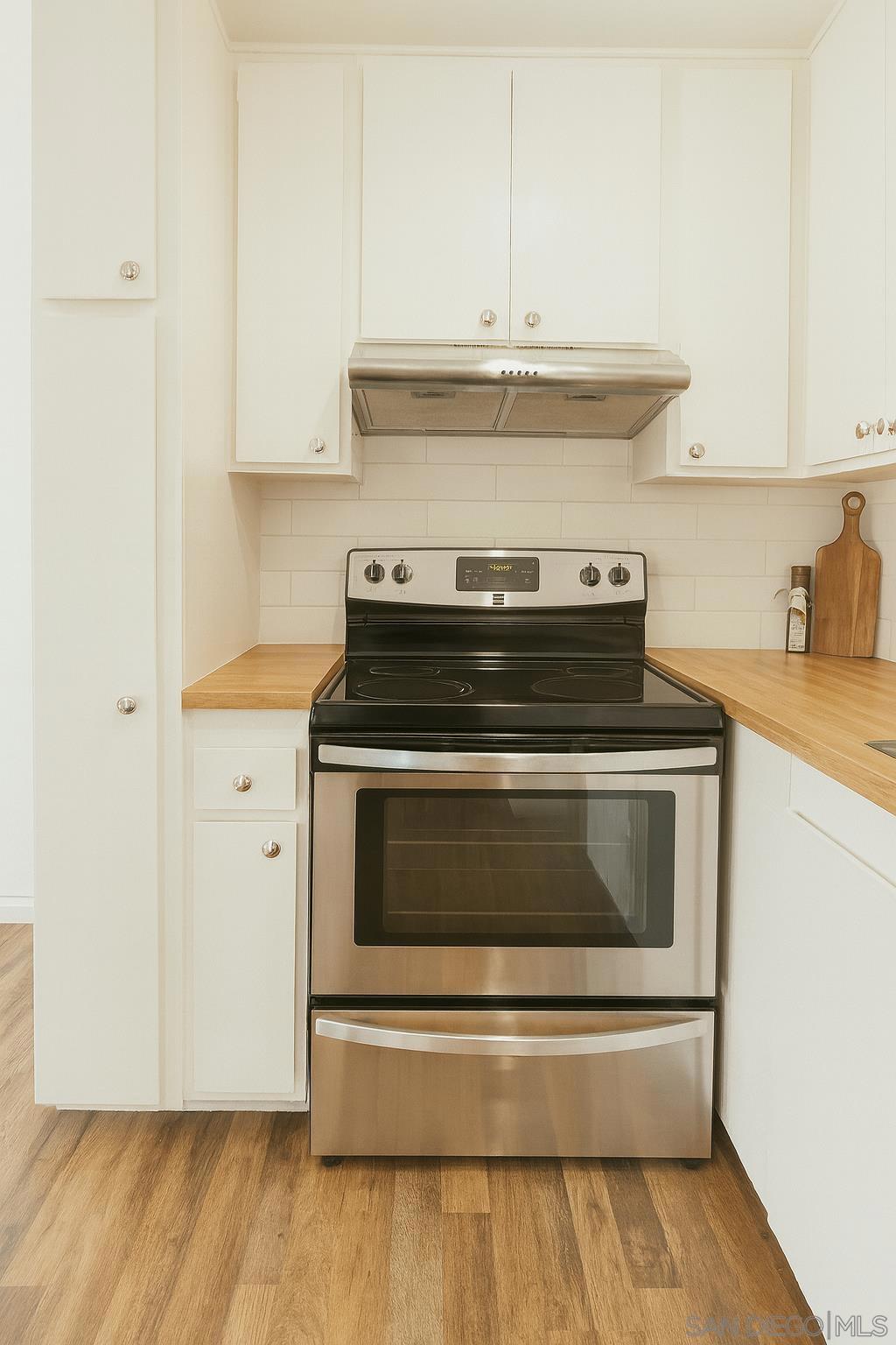 1817 E E Grand Ave 56