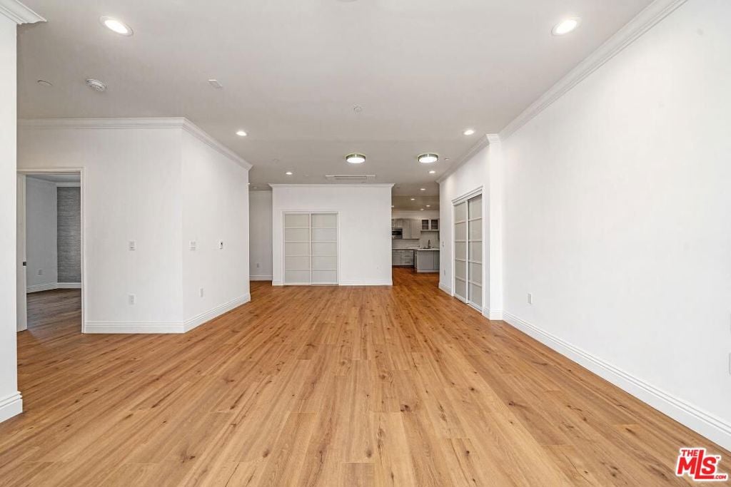 944 S Serrano Avenue 301