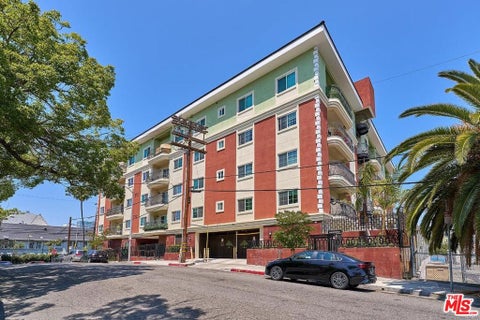 Photo of 944 S Serrano Avenue #301, Los Angeles, CA 90006 (MLS # 26876889)