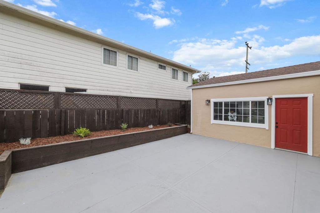 2700 Rollingwood Drive