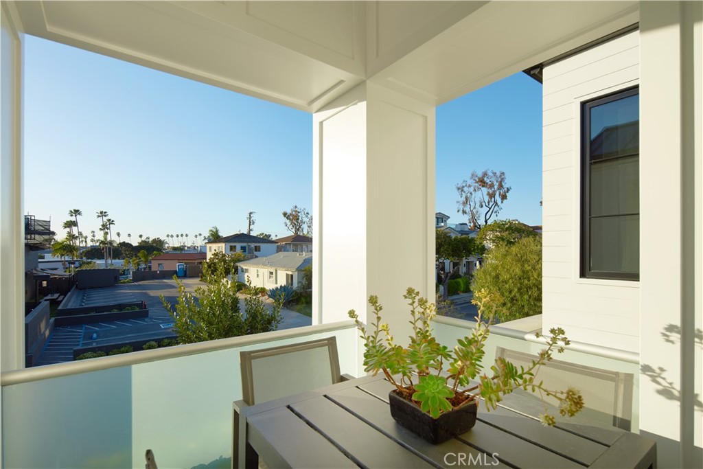 Corona del Mar North of PCH (CNHW) - Residential Lease