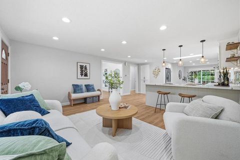 Photo of 413 Del Medio Avenue, Mountain View, CA 94040 (MLS # ML82043269)