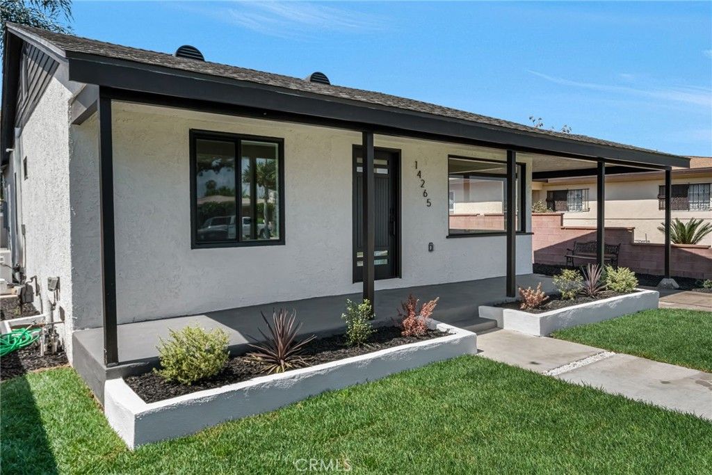 Photo of 14625 S Frailey Ave, Compton, CA 90221 (MLS # DW26066659)