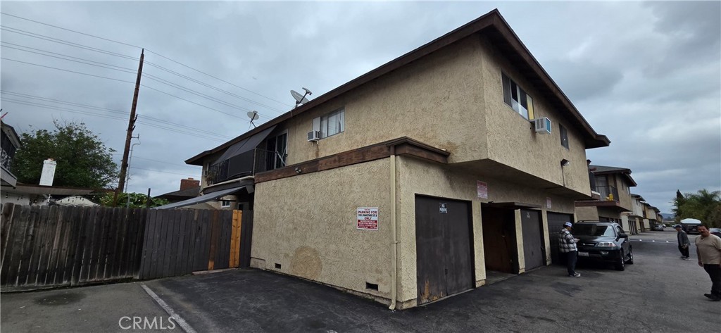 3126 E Orangethorpe