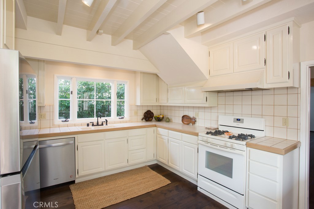 Beacon Bay (BEAC) - Residential Lease