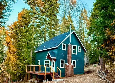 Photo of 675 Pinnacle, Lake Arrowhead, CA 92352 (MLS # IG25268471)