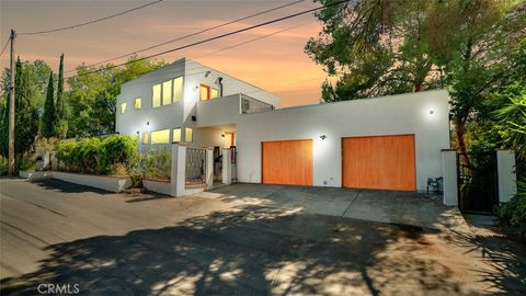 Photo of 854 W Avenue 37 Ave, Los Angeles, CA 90065 (MLS # BB25227932) Photo of 854 W Avenue 37 Ave, Los Angeles, CA 90065 (MLS # BB25227932)